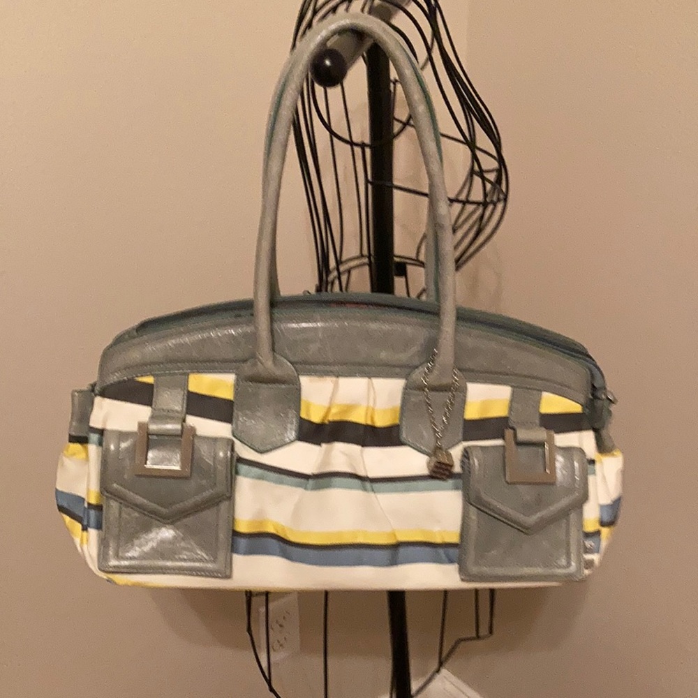 Purse with removable straps. Grey, white, yellow & aqua colored.